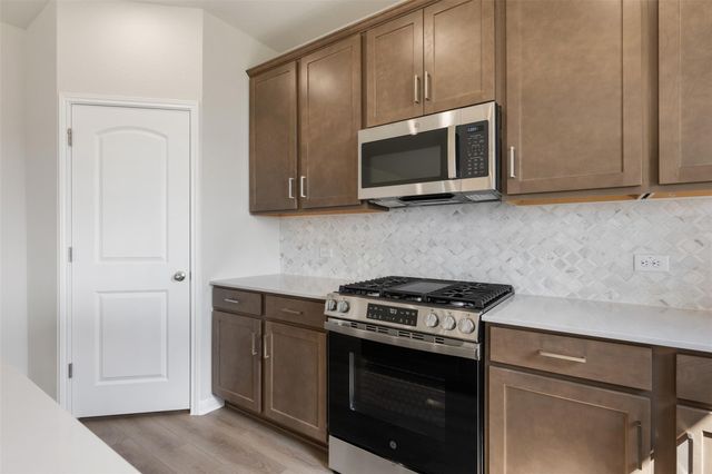 107 Holzinger BND, Bastrop, TX 78602