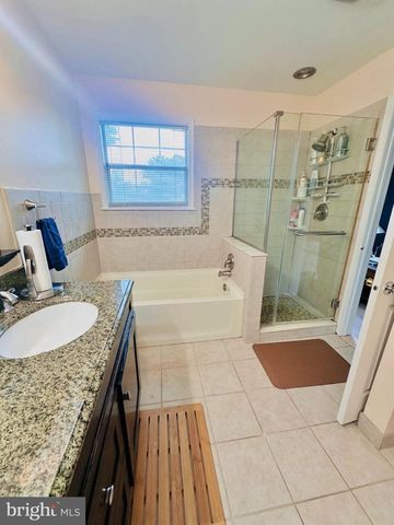 10 COLEBROOK CT, Princeton, NJ 08540