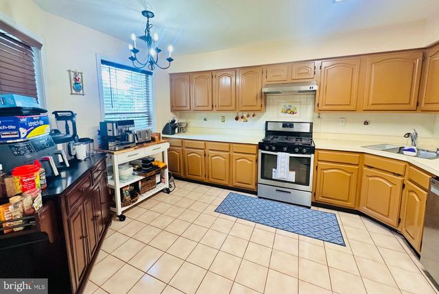 10 COLEBROOK CT, Princeton, NJ 08540