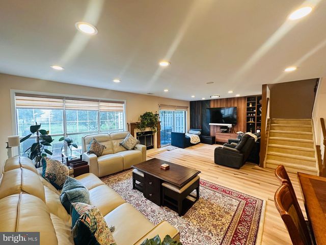 10 COLEBROOK CT, Princeton, NJ 08540