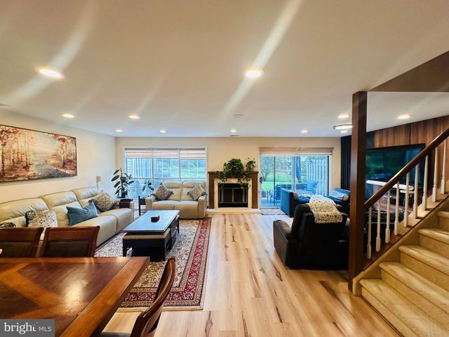 10 COLEBROOK CT, Princeton, NJ 08540