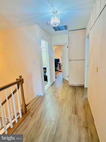 10 COLEBROOK CT, Princeton, NJ 08540