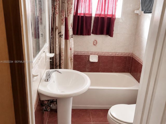 716 NW 4th St, Hallandale Beach, FL 33009