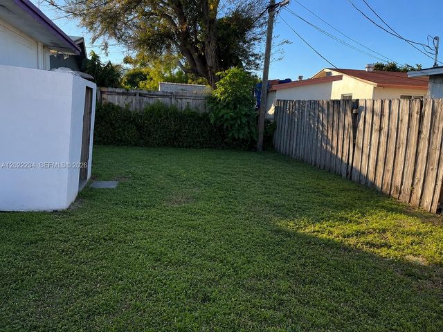 716 NW 4th St, Hallandale Beach, FL 33009