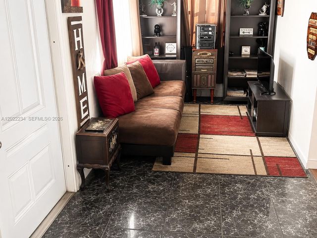 716 NW 4th St, Hallandale Beach, FL 33009