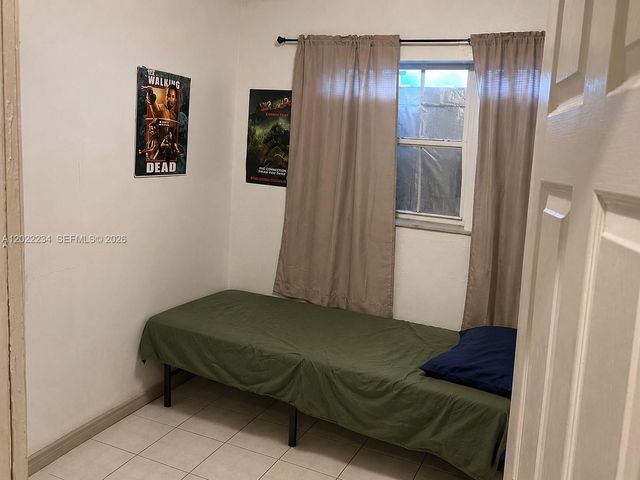 716 NW 4th St, Hallandale Beach, FL 33009