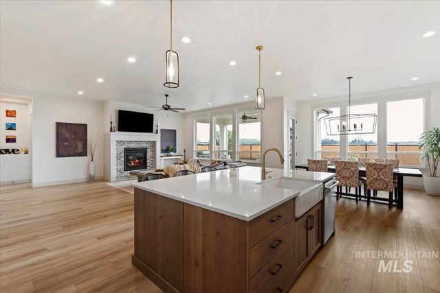 21890 Paint Ave, Star, ID 83669