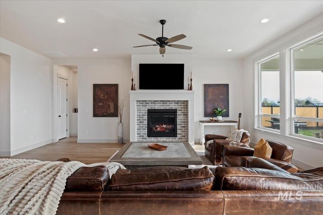 21890 Paint Ave, Star, ID 83669