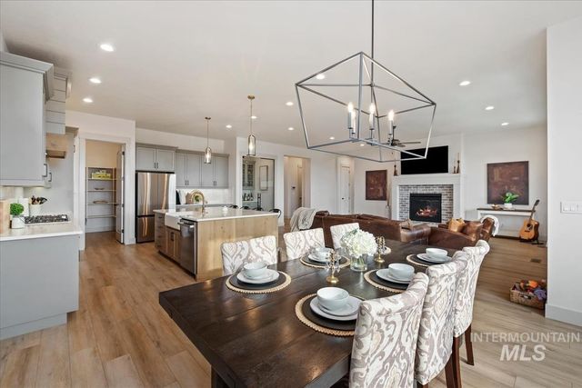 21890 Paint Ave, Star, ID 83669