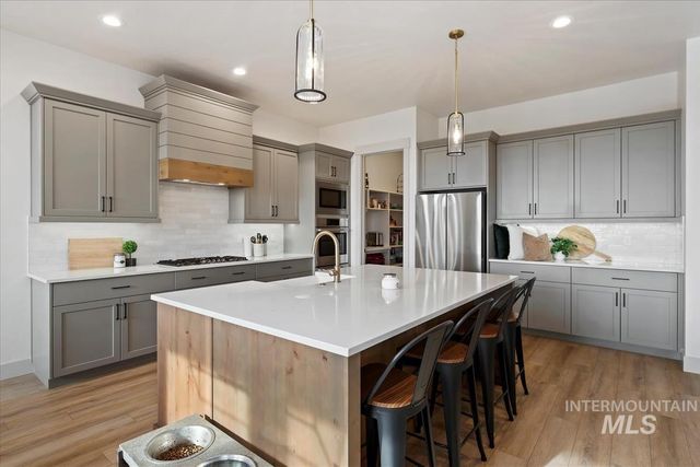 21890 Paint Ave, Star, ID 83669