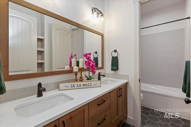 21890 Paint Ave, Star, ID 83669