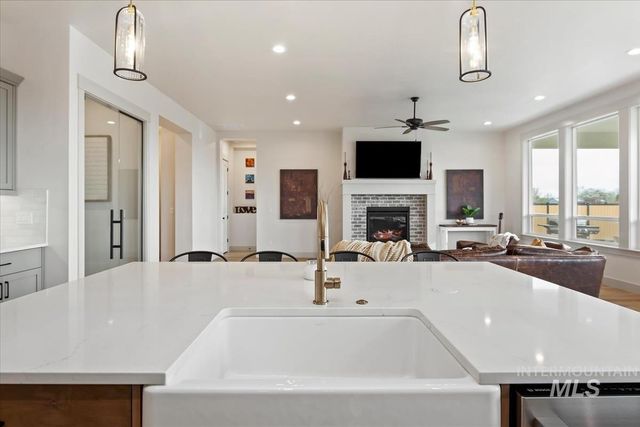 21890 Paint Ave, Star, ID 83669