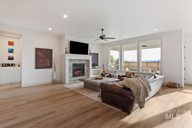 21890 Paint Ave, Star, ID 83669