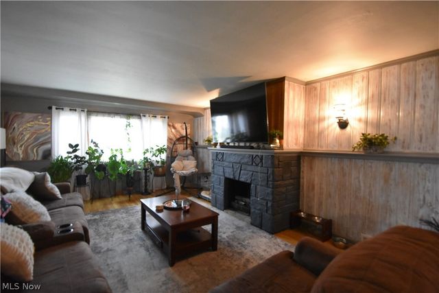 189 Center Street, Struthers, OH 44471