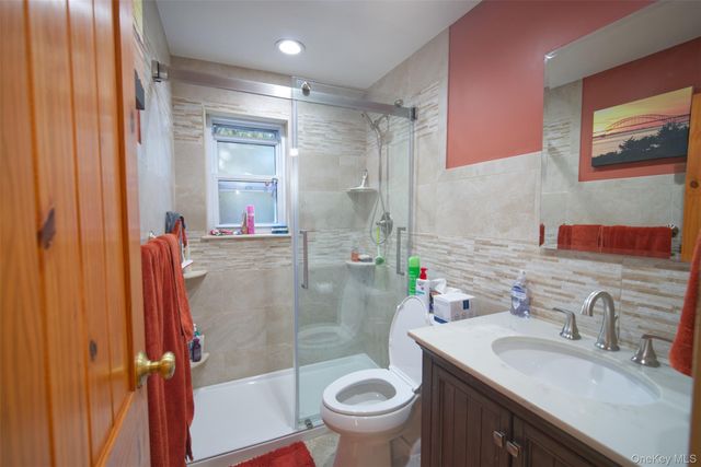 9 Farber Drive 9, West Babylon, NY 11704