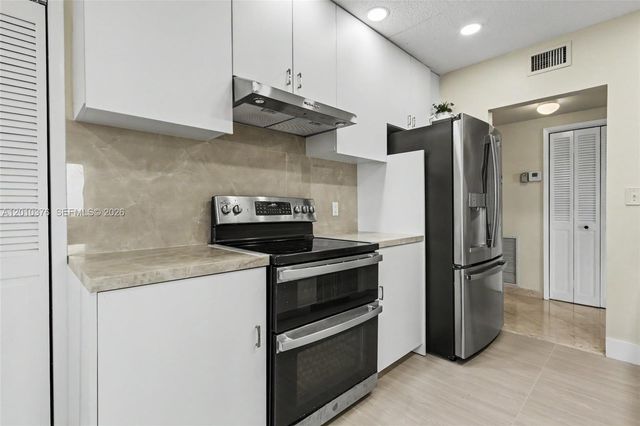 3800 Hillcrest Dr 1211, Hollywood, FL 33021