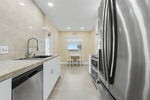 3800 Hillcrest Dr 1211, Hollywood, FL 33021