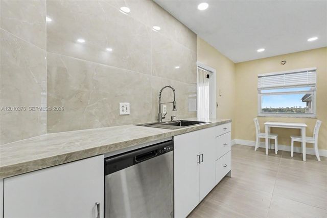 3800 Hillcrest Dr 1211, Hollywood, FL 33021