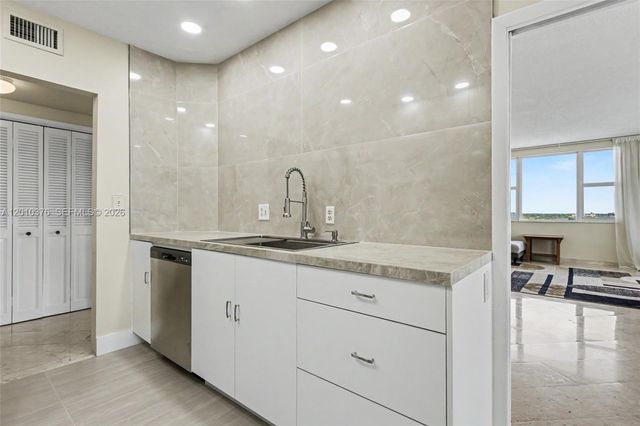 3800 Hillcrest Dr 1211, Hollywood, FL 33021