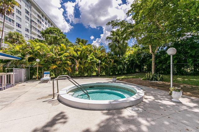 3800 Hillcrest Dr 1211, Hollywood, FL 33021