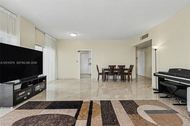 3800 Hillcrest Dr 1211, Hollywood, FL 33021