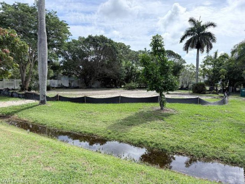 2195 Palm ST, Naples, FL 34112