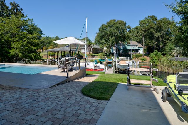 2433 Duncan Drive, Niceville, FL 32578