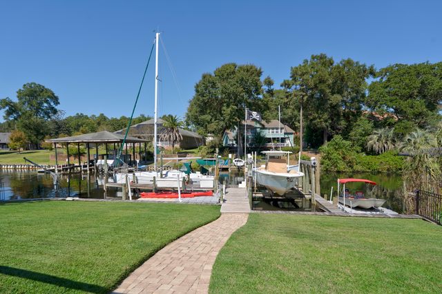 2433 Duncan Drive, Niceville, FL 32578