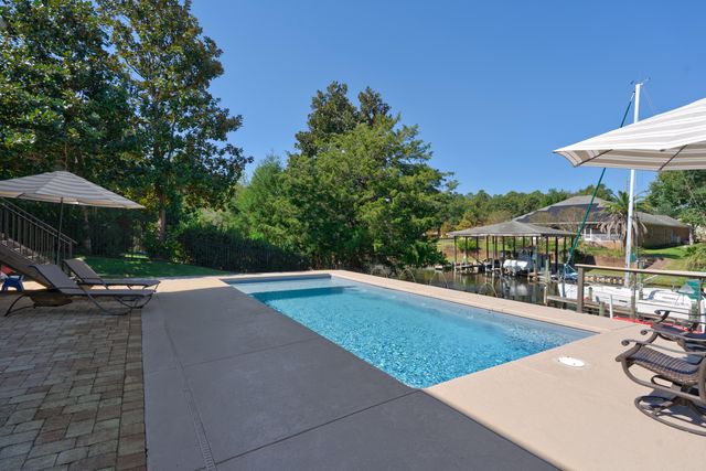 2433 Duncan Drive, Niceville, FL 32578