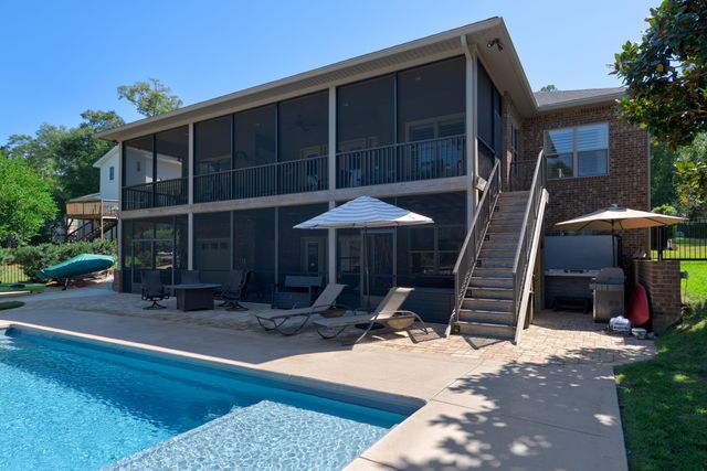 2433 Duncan Drive, Niceville, FL 32578