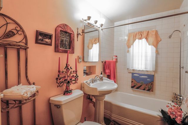 604 E Barcelona, Santa Fe, NM 87505