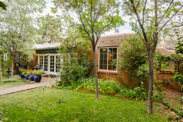 604 E Barcelona, Santa Fe, NM 87505