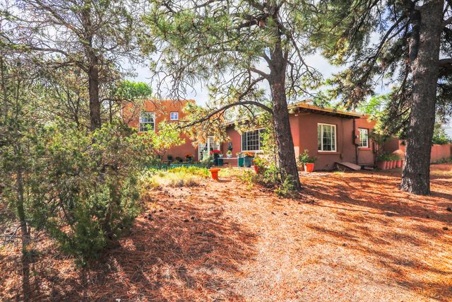 604 E Barcelona, Santa Fe, NM 87505