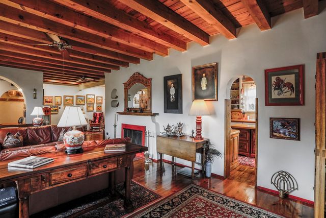 604 E Barcelona, Santa Fe, NM 87505