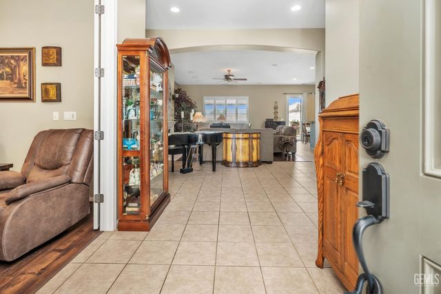 13810 Blossom Ridge Drive, Bakersfield, CA 93306