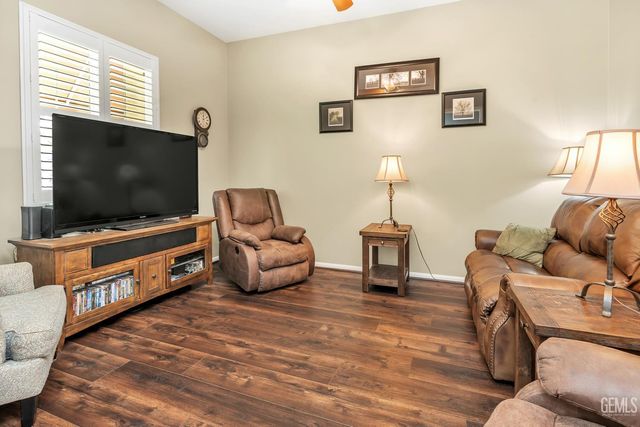 13810 Blossom Ridge Drive, Bakersfield, CA 93306