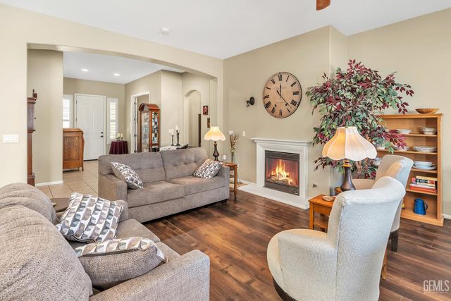 13810 Blossom Ridge Drive, Bakersfield, CA 93306