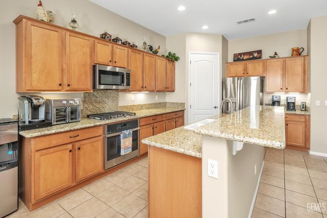 13810 Blossom Ridge Drive, Bakersfield, CA 93306