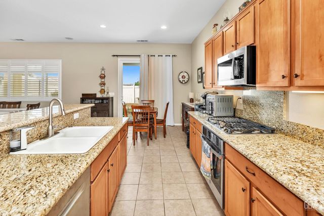 13810 Blossom Ridge Drive, Bakersfield, CA 93306