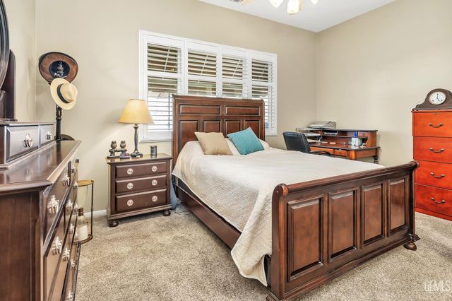 13810 Blossom Ridge Drive, Bakersfield, CA 93306