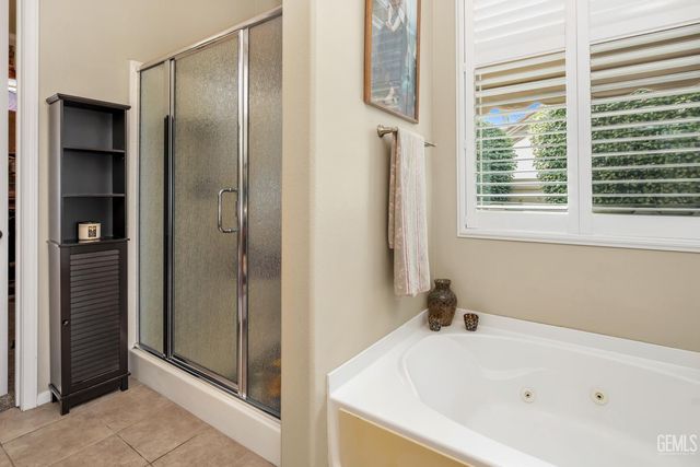 13810 Blossom Ridge Drive, Bakersfield, CA 93306