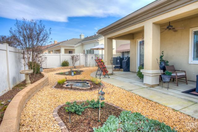 13810 Blossom Ridge Drive, Bakersfield, CA 93306