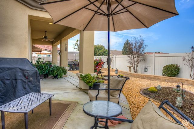 13810 Blossom Ridge Drive, Bakersfield, CA 93306