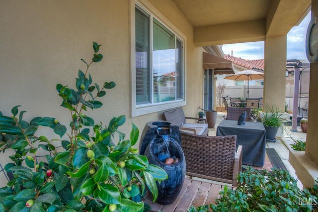 13810 Blossom Ridge Drive, Bakersfield, CA 93306