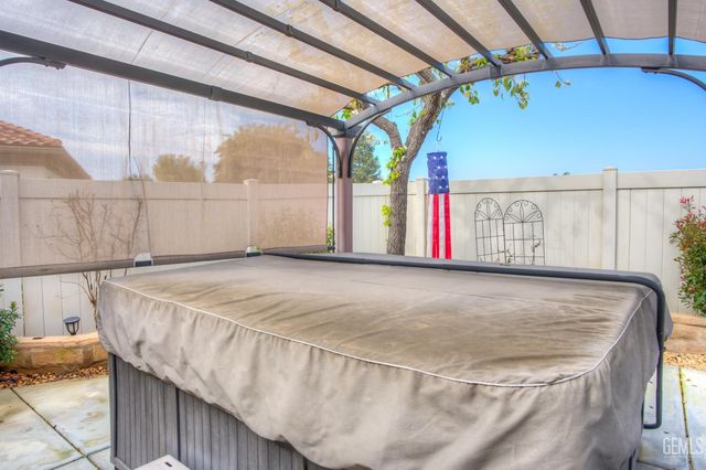 13810 Blossom Ridge Drive, Bakersfield, CA 93306