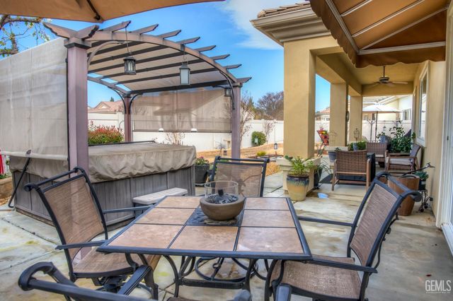 13810 Blossom Ridge Drive, Bakersfield, CA 93306