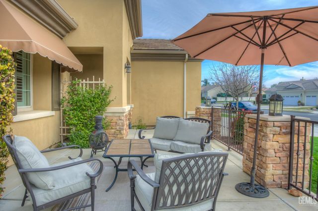 13810 Blossom Ridge Drive, Bakersfield, CA 93306