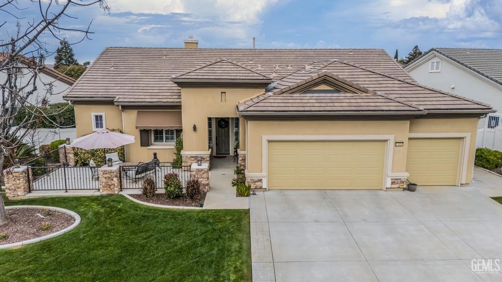 13810 Blossom Ridge Drive, Bakersfield, CA 93306