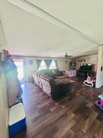 507 Nosco Road, Junction City, KY 40440