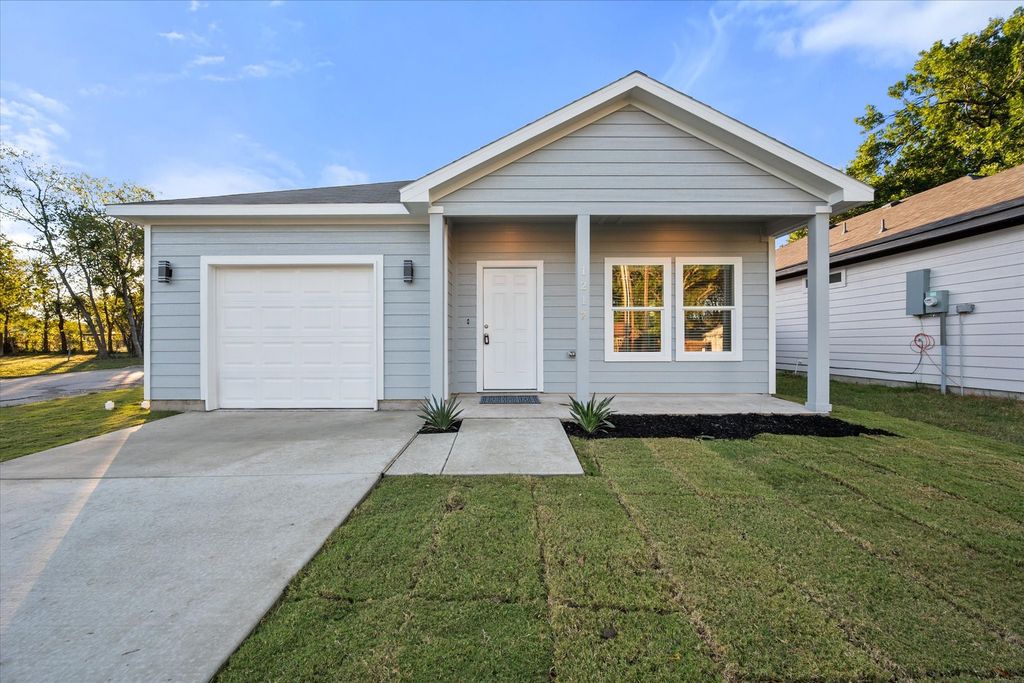 1217 E 6th Avenue, Corsicana, TX 75110